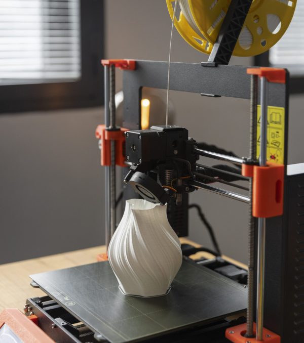 designer-using-3d-printer